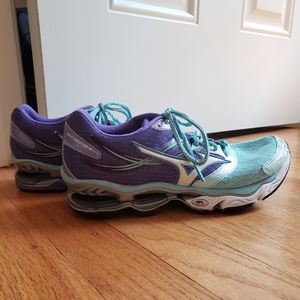 Mizuno Wave Creation 14